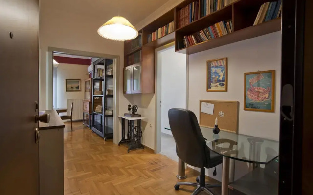 Baroness Apartment in Piraeus