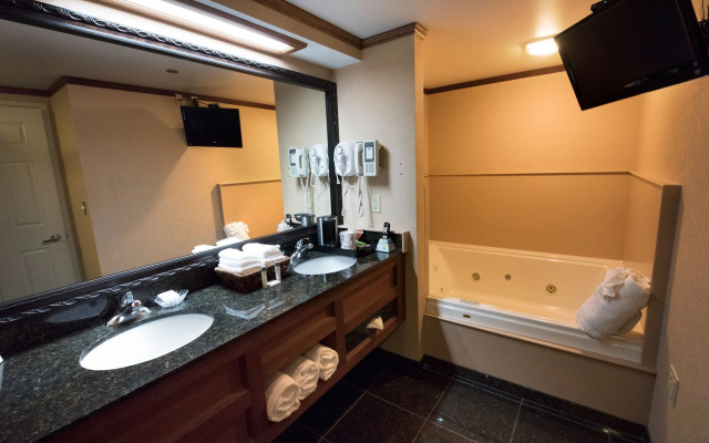Hamilton Inn Select Beachfront Mackinaw City