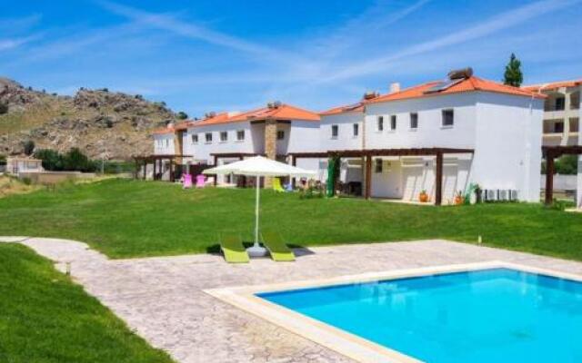 Kolympia Family Pool House