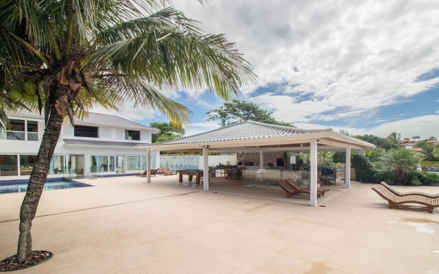 Mansão Pé na Areia Ferradura com 4Suítes