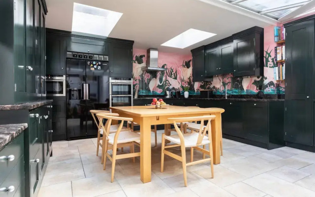 Molyneux Street II by Onefinestay