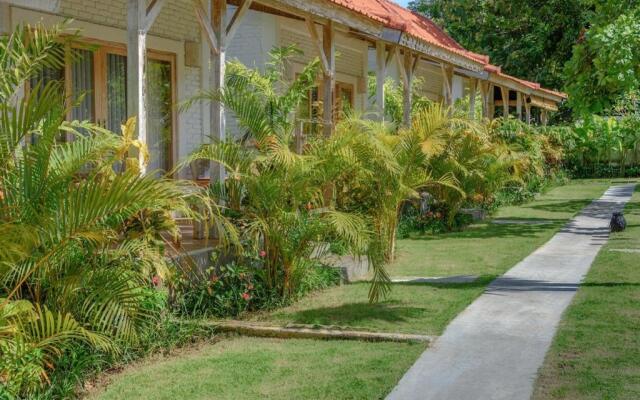 Tamuku Padang Padang, CARI Surf Camp