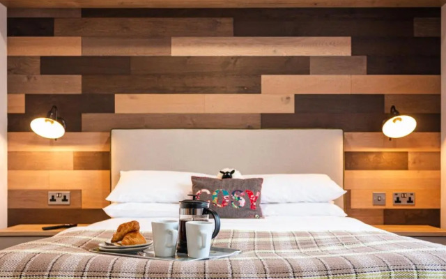 The White Rose Lodge with Hot Tub