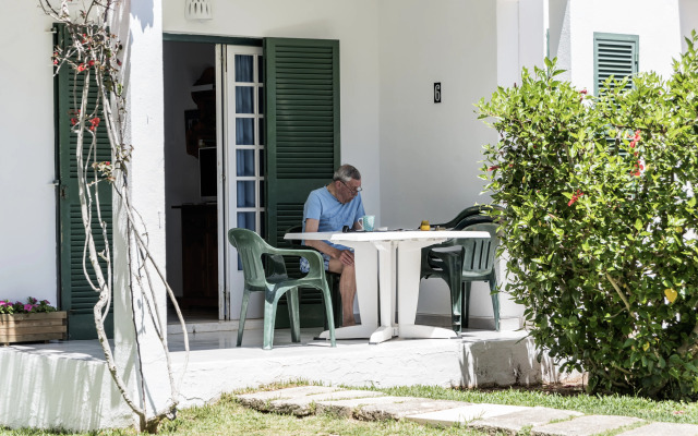 Apartamentos Las Brisas I & II