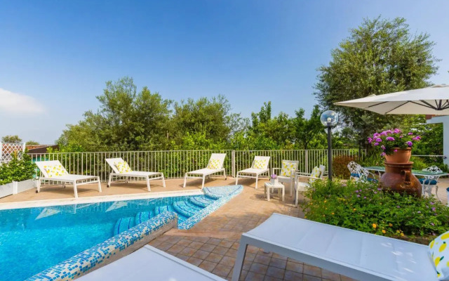 Villa Sorrento Flats
