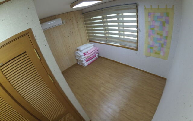 Go Woon Dang Hanok Guest House