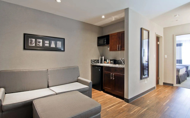 Home Inn and Suites Regina Airport