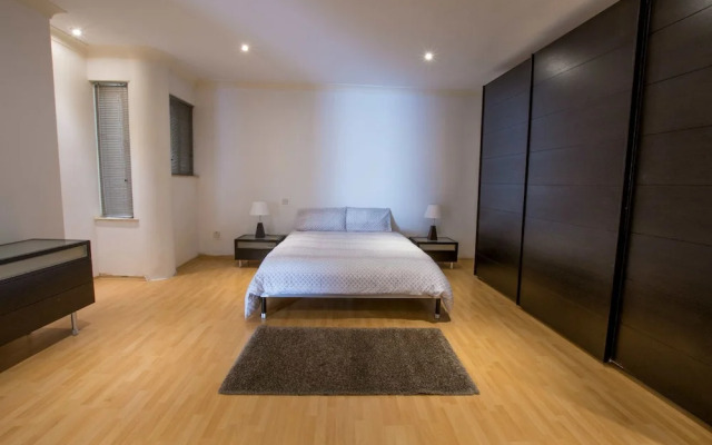 Bright, Spacious and Right in the Center