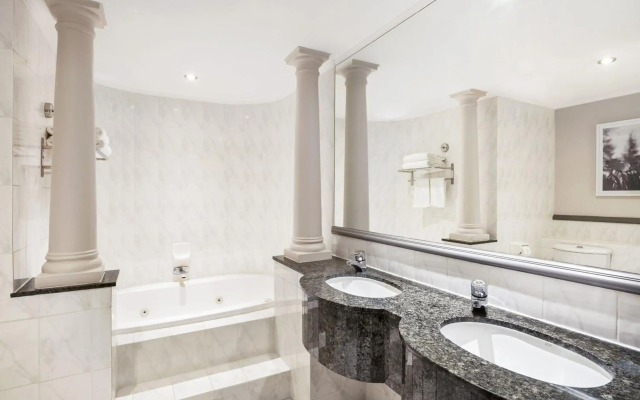 Protea Hotel by Marriott Johannesburg Balalaika Sandton