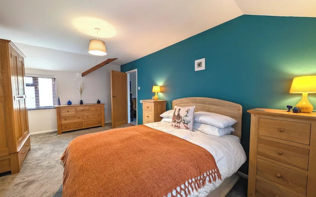 The Old Barn Near St Ives - Rustic Charm & Space