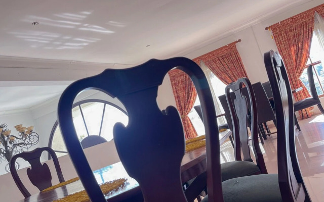 Kamsa Royal Guest House - Waterkloof Ridge