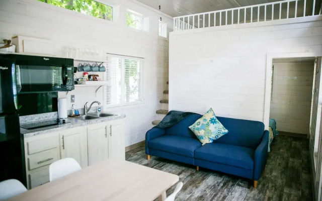 Waterfront Two Bedroom Cabin #18 on the Lake at Long Cove Resort by Redawning
