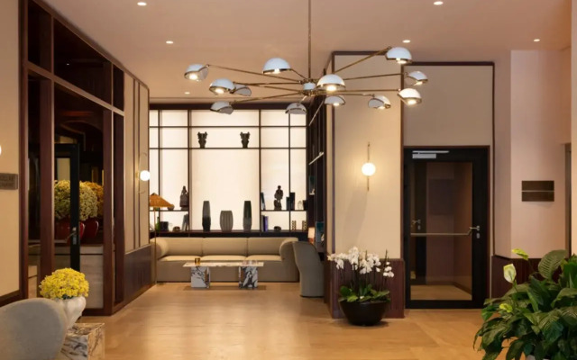 Mitsis N'U Piraeus Port