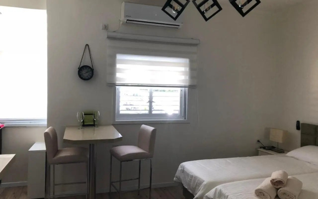 Studio Apartment in Bat-Yam