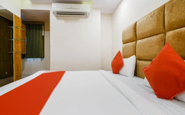 OYO 70998 Hotel Safari Inn