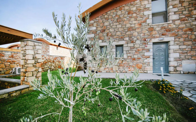 Semi-detached house, Lardos