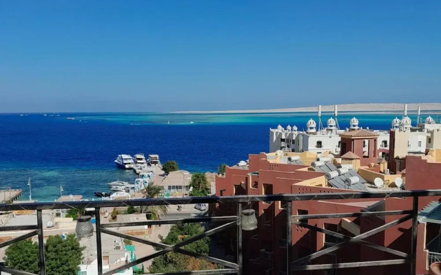3-bed Sleeps 6 With Sea View & Free Parking