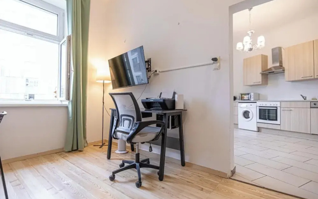 Spacious 1BR Apt Near Danube