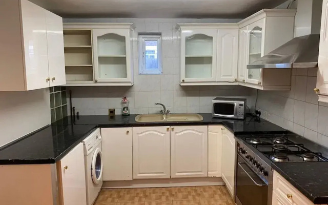 Immaculate 7-bed House in London