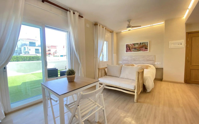 R126 Beachfront Apartment Sant Salvador