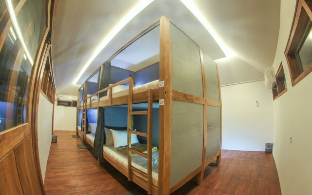 Green Hill Bed Station - Hostel