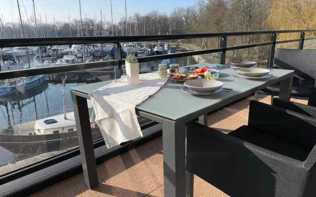 Näher am Wasser kann man nicht wohnen!