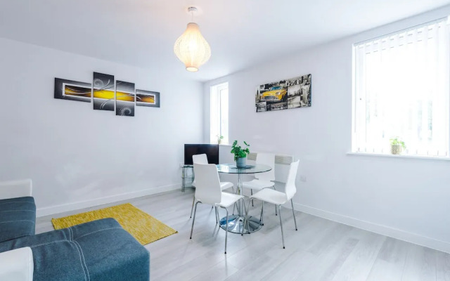 Stunning and Modern 2 Bedroom Apt in Liverpool