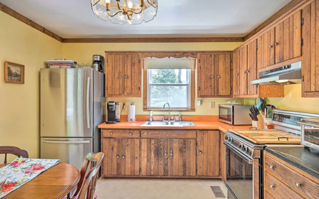 Charming Cottage < 10 Mi to Wineries & Skiing!