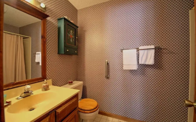 Lilly's Mountain Getaway - 4 Br Home