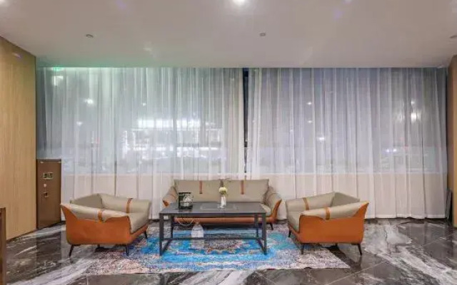 Grand Rezen Hotel Tekesi