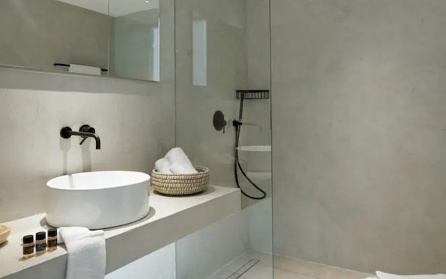 Arco Solium Suites Milos Family Suite