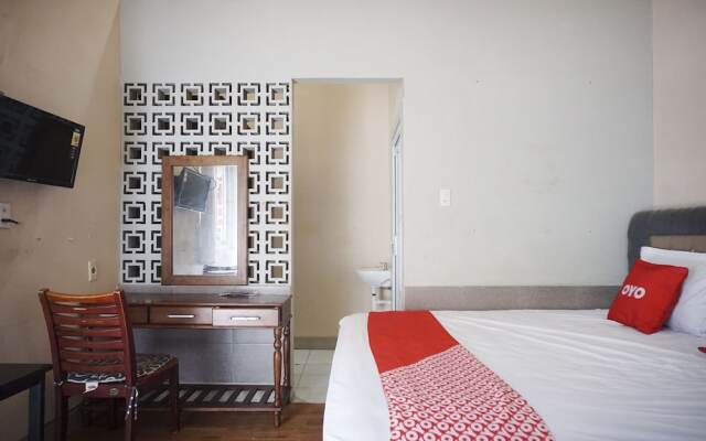 OYO 93003 B32 Homestay