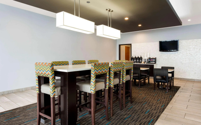 La Quinta Inn & Suites by Wyndham Chicago - Lake Shore
