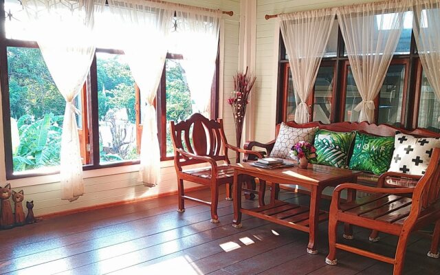 Green Riverside Homestay