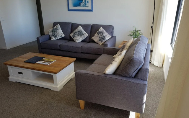 Burgess @ Kings Beach Apartments