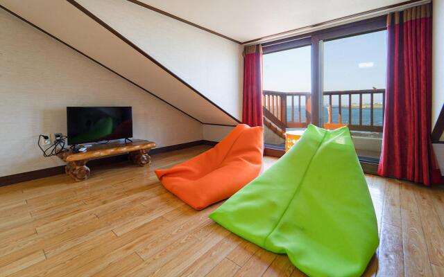 Jeju New HaeAn PungGyeong Pension
