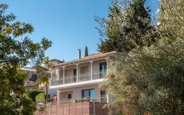 Nikolas Guest House