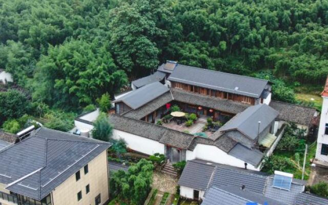 Yunshuiyu Moganshan Hot Spring Siheyuan Homestay