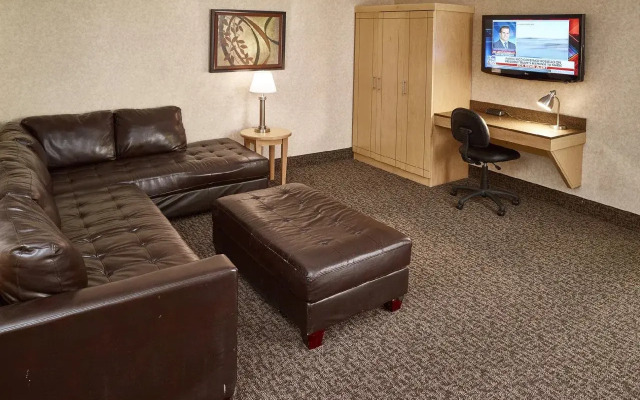 LivINN Suites Fridley