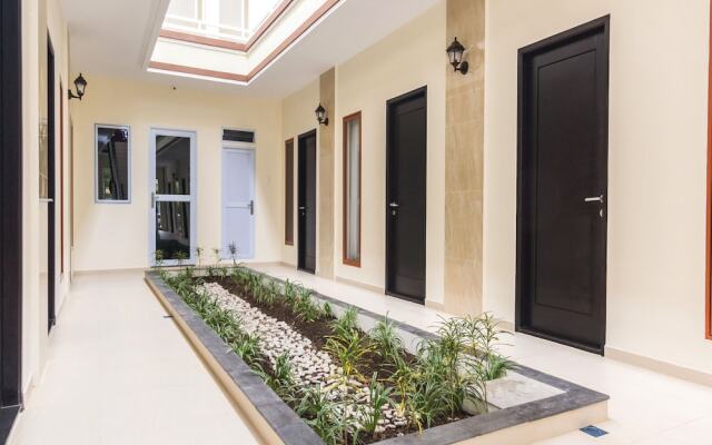 OYO Life 2735 Graha Nirwana