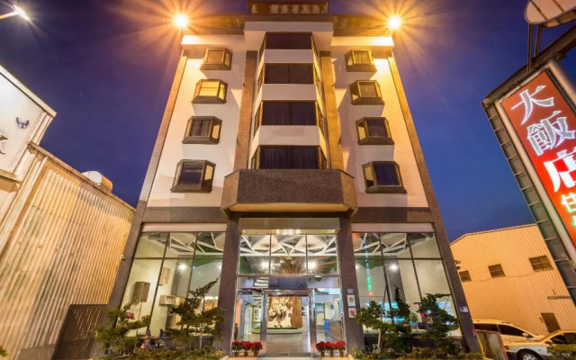 Yadi Hotel