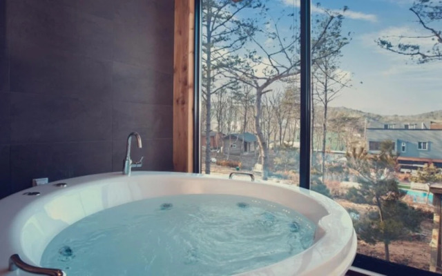 Yeongheungdo Grove Resort