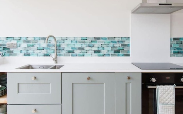 Mariners Stylish Beachside Getaway With Sea Views