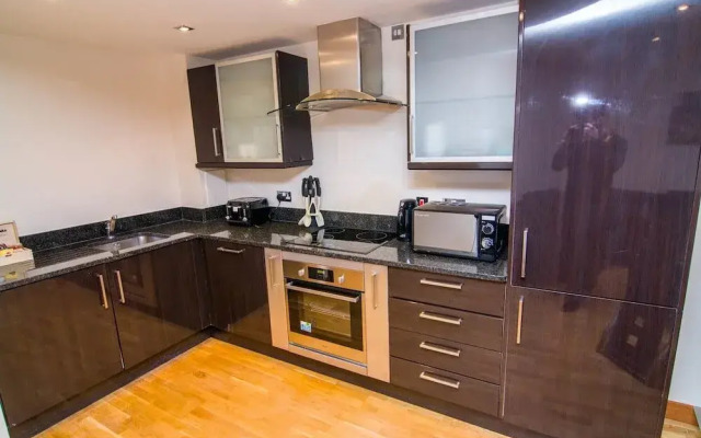 Modern 2 bed apartment in London - RGB 65388