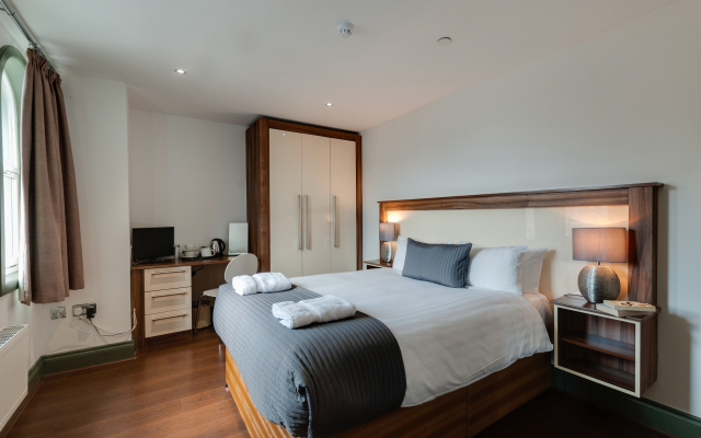 Base Serviced Apartments - Sir Thomas Street