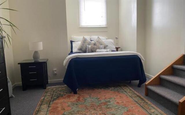 Private, comfortable studio.