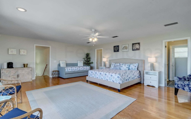 2890 S Fletcher Ave