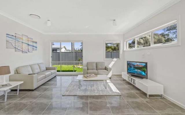 SEA MIST Gerringong 4pm Check Out Sundays