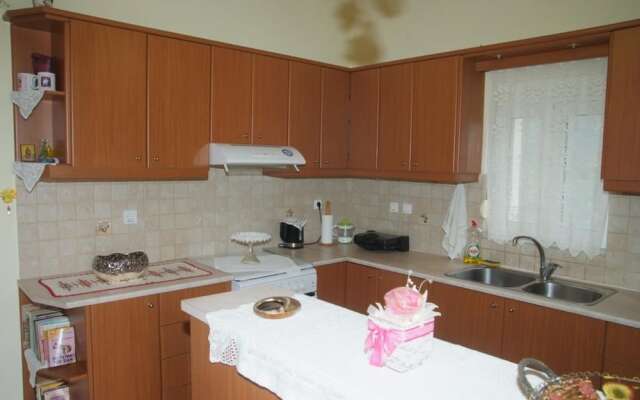 Tourloti Village House