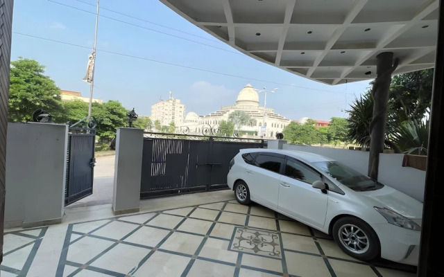 Midway Guest House and Hotel